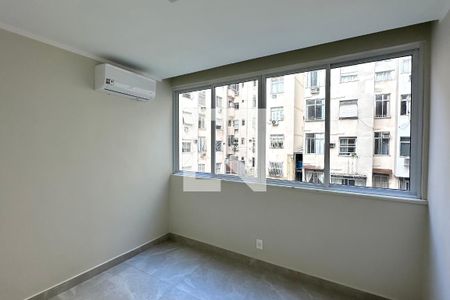 Quarto 01 de apartamento à venda com 2 quartos, 70m² em Copacabana, Rio de Janeiro