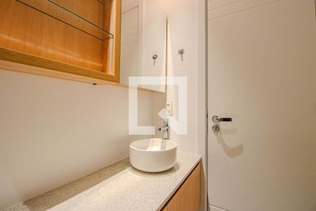 Banheiro da Suíte de apartamento à venda com 1 quarto, 60m² em Chácara das Pedras, Porto Alegre