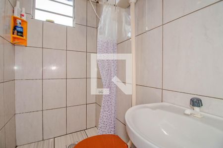Banheiro de apartamento à venda com 2 quartos, 45m² em Rubem Berta, Porto Alegre