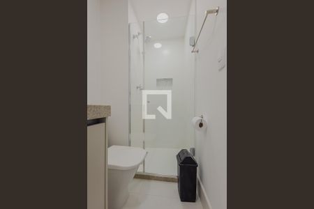 Banheiro de kitnet/studio à venda com 1 quarto, 28m² em Sumaré, São Paulo