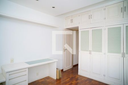 Quarto 1 de apartamento à venda com 3 quartos, 200m² em Icaraí, Niterói