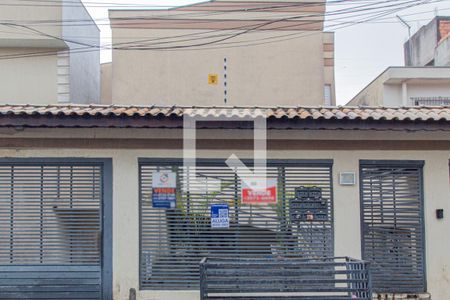 Fachada de casa à venda com 3 quartos, 105m² em Vila Granada, São Paulo