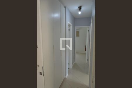 Corredor de apartamento para alugar com 3 quartos, 102m² em Barra Olímpica, Rio de Janeiro