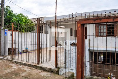 Fachada de casa à venda com 3 quartos, 90m² em Vila Nova, Porto Alegre
