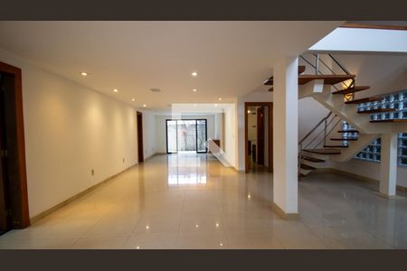 Sala de casa de condomínio à venda com 4 quartos, 350m² em Recreio dos Bandeirantes, Rio de Janeiro