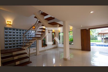 Sala de casa de condomínio à venda com 4 quartos, 350m² em Recreio dos Bandeirantes, Rio de Janeiro