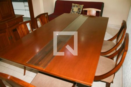 Sala de apartamento para alugar com 2 quartos, 80m² em Guilhermina, Praia Grande