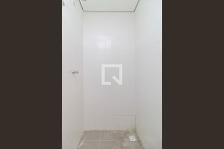 Banheiro de kitnet/studio para alugar com 0 quarto, 27m² em Vila Congonhas, São Paulo