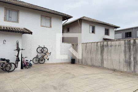 Garagem de casa de condomínio para alugar com 2 quartos, 57m² em Nova Mirim, Praia Grande