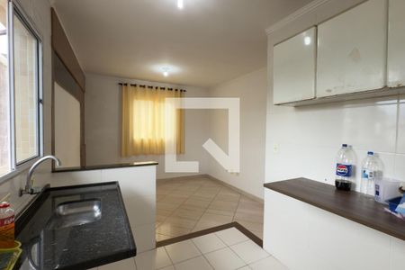 Cozinha de casa de condomínio para alugar com 2 quartos, 57m² em Nova Mirim, Praia Grande