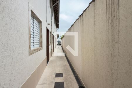 Corredor de casa de condomínio para alugar com 2 quartos, 57m² em Nova Mirim, Praia Grande