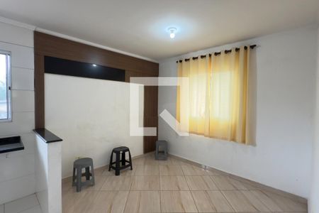 Sala de casa de condomínio para alugar com 2 quartos, 57m² em Nova Mirim, Praia Grande