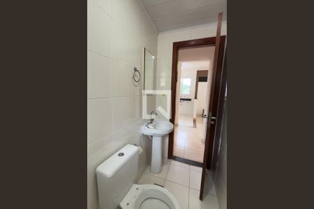 Banheiro Social de casa de condomínio para alugar com 2 quartos, 57m² em Nova Mirim, Praia Grande