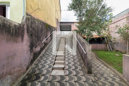 Quintal de casa à venda com 3 quartos, 180m² em Vila Carmosina, São Paulo