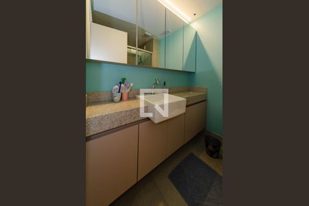 Banheiro suíte de apartamento à venda com 2 quartos, 77m² em Barro Preto, Belo Horizonte
