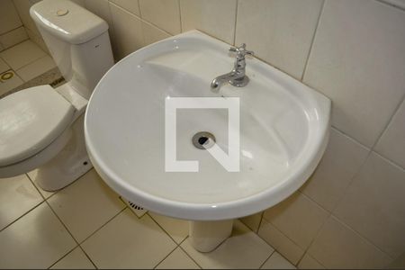 Banheiro de apartamento à venda com 1 quarto, 41m² em Menino Deus, Porto Alegre