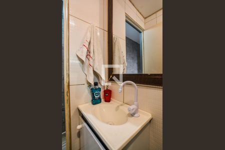 Banheiro de apartamento à venda com 2 quartos, 56m² em Parque Erasmo Assunção, Santo André