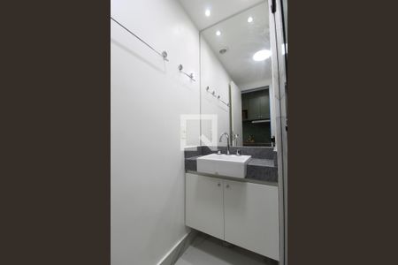 Banheiro de apartamento para alugar com 1 quarto, 24m² em Indianópolis, São Paulo