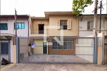Fachada + Plaquinha de casa à venda com 4 quartos, 260m² em Vila Romana, São Paulo