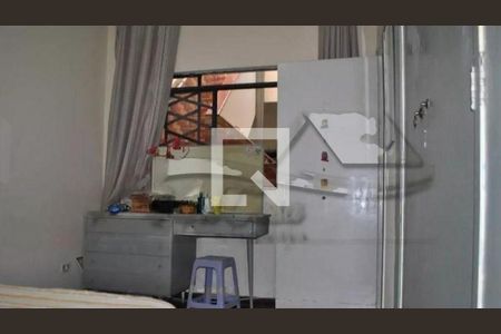 Casa à venda com 4 quartos, 210m² em Vila Liviero, São Paulo