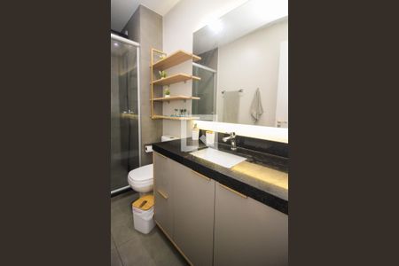 Banheiro de apartamento à venda com 1 quarto, 35m² em Teresópolis, Porto Alegre