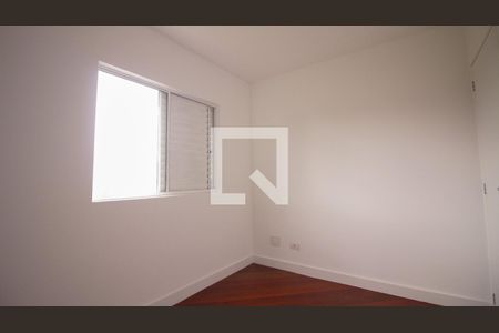 Quarto 2 de apartamento para alugar com 2 quartos, 58m² em Vila Ivone, São Paulo