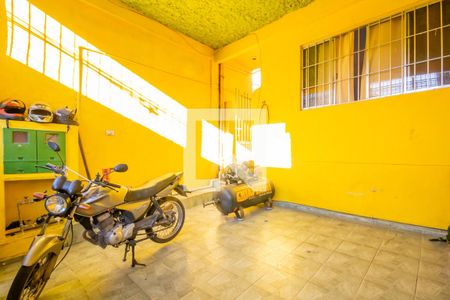 Garagem de casa à venda com 4 quartos, 125m² em Parque das Bandeiras, Osasco