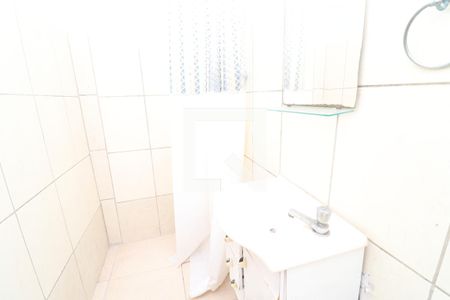 Banheiro Social de casa de condomínio para alugar com 1 quarto, 25m² em Cocotá, Rio de Janeiro