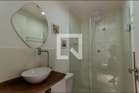 Banheiro de kitnet/studio para alugar com 1 quarto, 17m² em Vila Mangalot, São Paulo