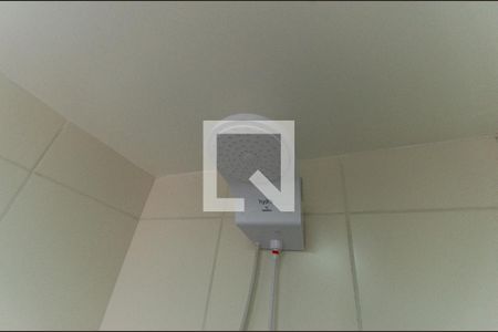 Banheiro de kitnet/studio para alugar com 1 quarto, 17m² em Vila Mangalot, São Paulo