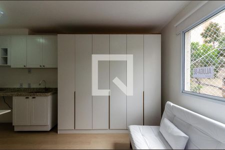 Sala/Quarto de kitnet/studio para alugar com 1 quarto, 17m² em Vila Mangalot, São Paulo