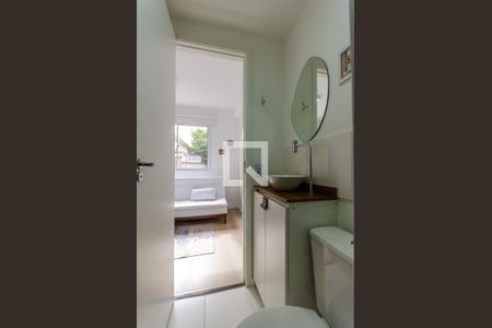 Banheiro de kitnet/studio para alugar com 1 quarto, 17m² em Vila Mangalot, São Paulo