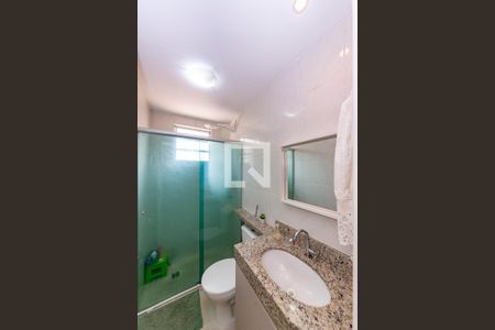 Banheiro da Suíte de casa de condomínio à venda com 3 quartos, 143m² em Cabral, Contagem