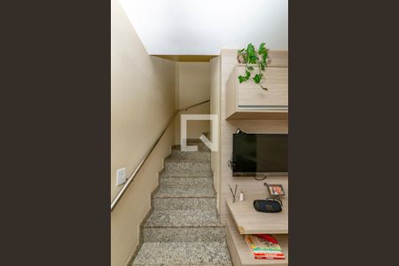 Escada de casa de condomínio à venda com 3 quartos, 143m² em Cabral, Contagem