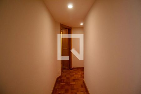 Corredor de apartamento à venda com 2 quartos, 144m² em Cerqueira César, São Paulo