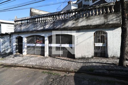 Fachada de casa à venda com 3 quartos, 176m² em Santa Maria, Santo André