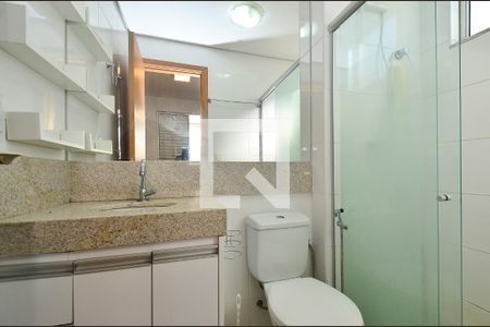 Banheiro suitea de apartamento à venda com 3 quartos, 130m² em Santo Antônio, Belo Horizonte