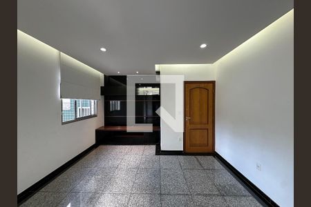 Apartamento à venda com 4 quartos, 240m² em Padre Eustáquio, Belo Horizonte