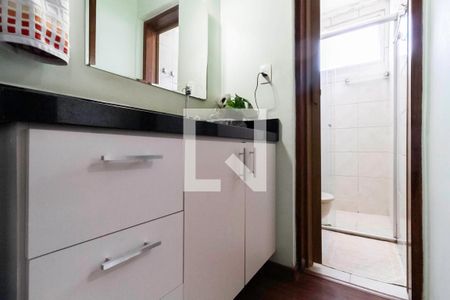 Banheiro social  de apartamento à venda com 3 quartos, 60m² em Guarani, Belo Horizonte