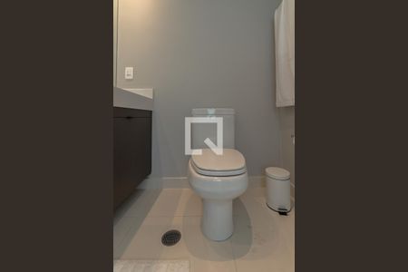 Banheiro de kitnet/studio para alugar com 1 quarto, 52m² em Moema, São Paulo