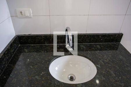 Banheiro da Suíte 1 de casa para alugar com 2 quartos, 130m² em Taboão, Diadema