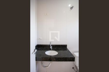 Banheiro da Suíte 1 de casa para alugar com 2 quartos, 130m² em Taboão, Diadema