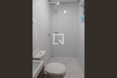 Banheiro de Serviço de casa à venda com 3 quartos, 220m² em Vila Zamataro, Guarulhos