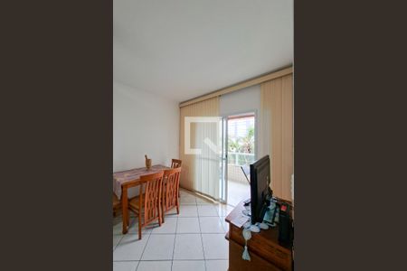 Sala de apartamento para alugar com 2 quartos, 70m² em Guilhermina, Praia Grande