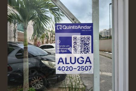 Plaquinha instalada de apartamento para alugar com 2 quartos, 70m² em Recreio dos Bandeirantes, Rio de Janeiro