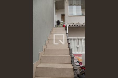 Escada de casa para alugar com 2 quartos, 70m² em Jardim Las Vegas, Guarulhos
