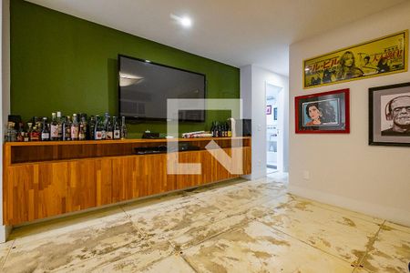 Sala de TV de apartamento à venda com 3 quartos, 155m² em Pinheiros, São Paulo