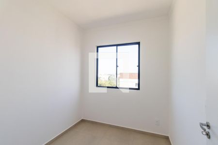 Quarto 1 de apartamento para alugar com 2 quartos, 46m² em Braga, São José dos Pinhais