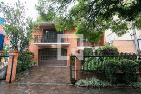 Fachada de casa à venda com 3 quartos, 280m² em Auxiliadora, Porto Alegre