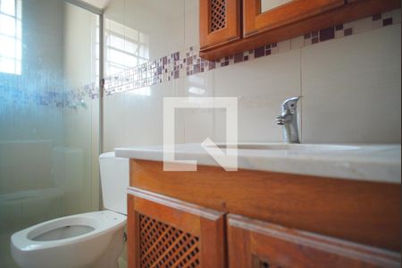 Banheiro Corredor de apartamento à venda com 2 quartos, 77m² em Santa Cecília, Porto Alegre
